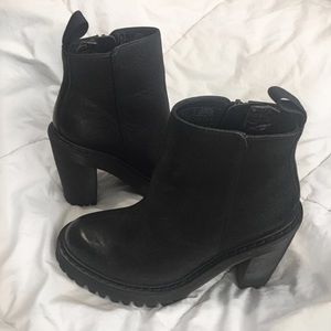 DR. MARTENS MAGDALENA BOOT
